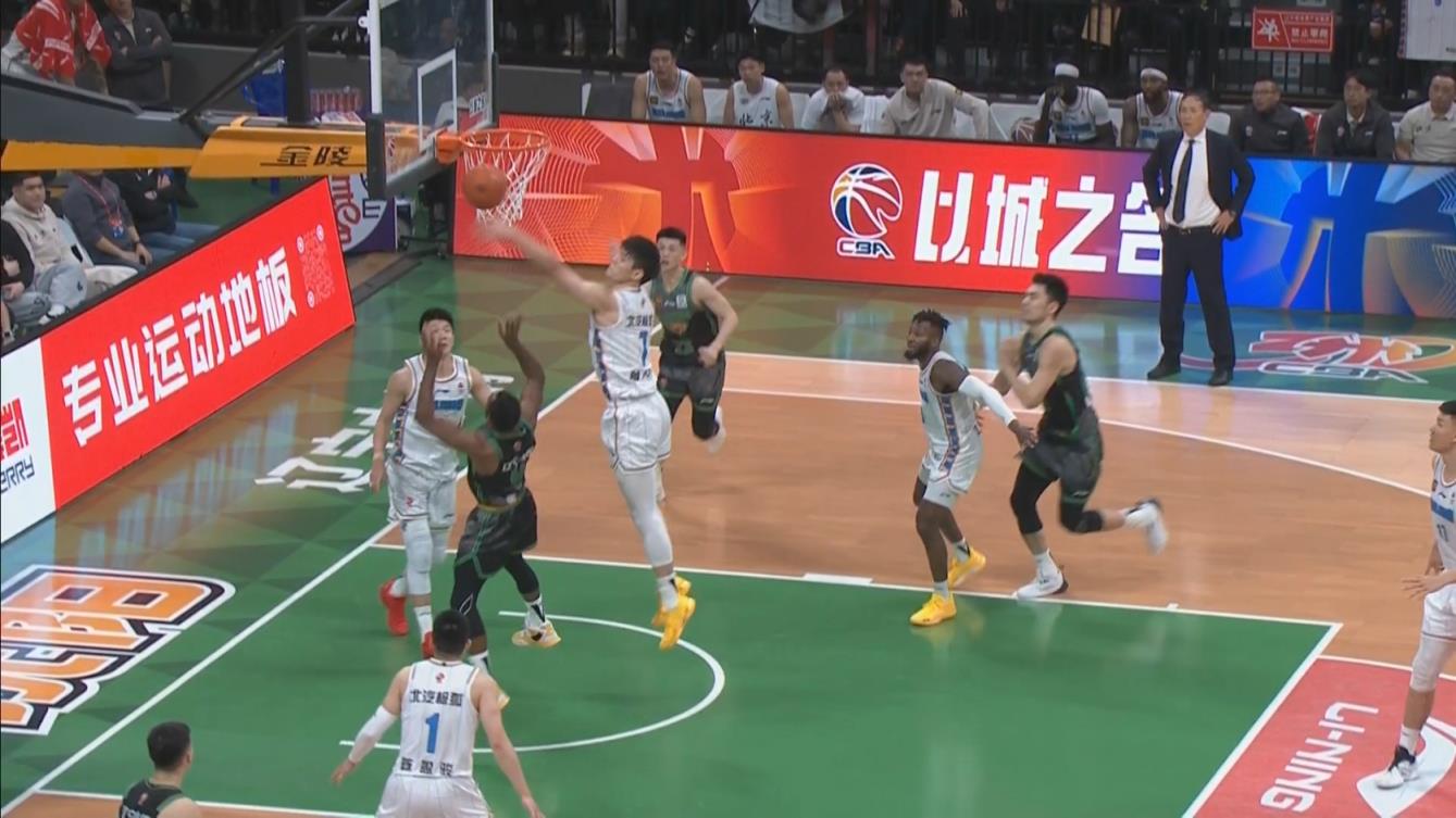 曾凡博釘板血帽弗格上籃 本場(chǎng)個(gè)人第6個(gè)蓋帽！